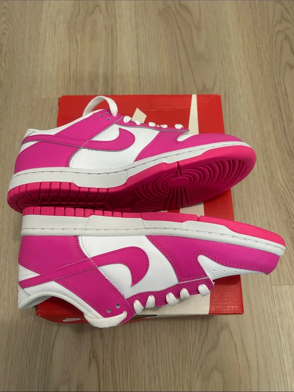 Nike Youth/Women’s Dunk Low — White/Fuchsia Pink size 5Y/7W